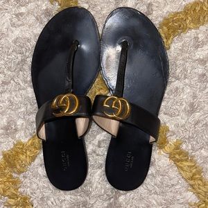 Pre Owned authentic Gucci Leather thong sandal double G Black